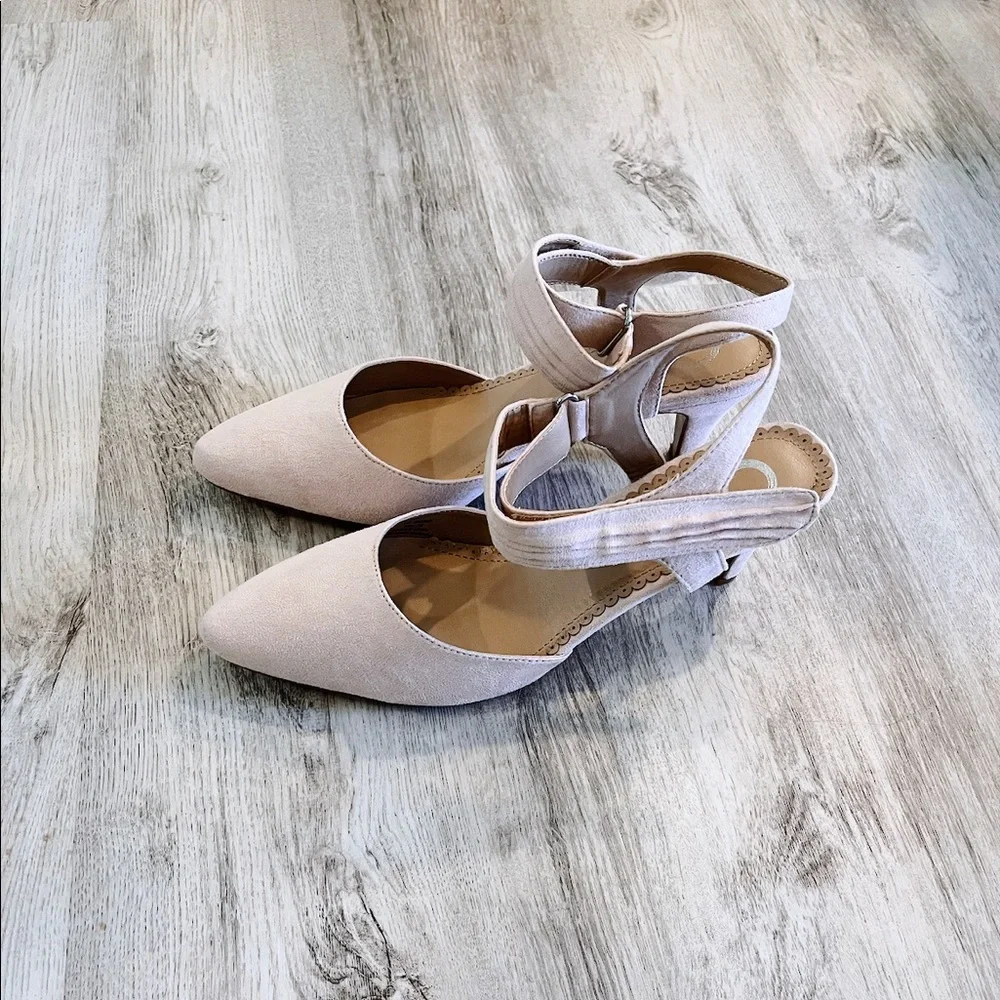 NEW Light Pink Almond Toe Strapped Heels - Picture 3 of 4